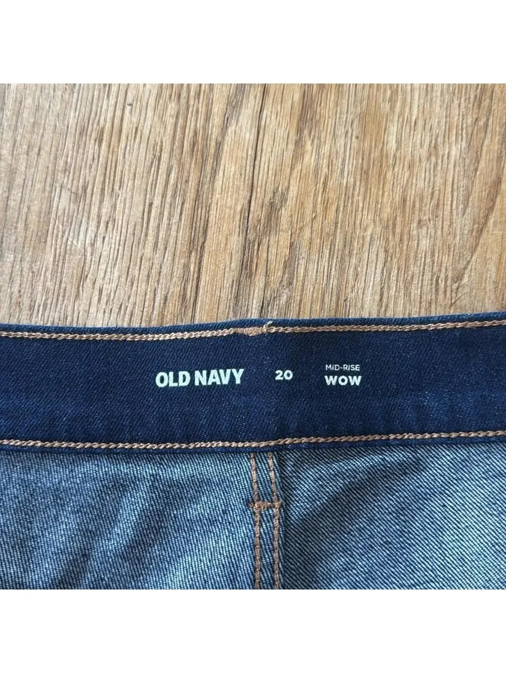 Old navy dark wash mid rise wow shorts size 20